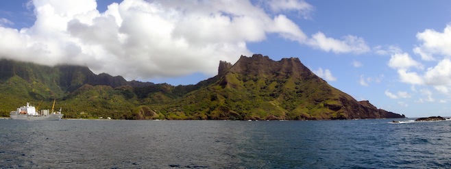 SoPac Marquesas Puamau Anchorage1.JPG (177789 bytes)